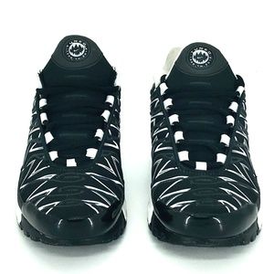 nike air max plus shark black